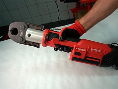 Использование пресс-клещей Voll M 35 Использование пресс-клещей Voll M 35